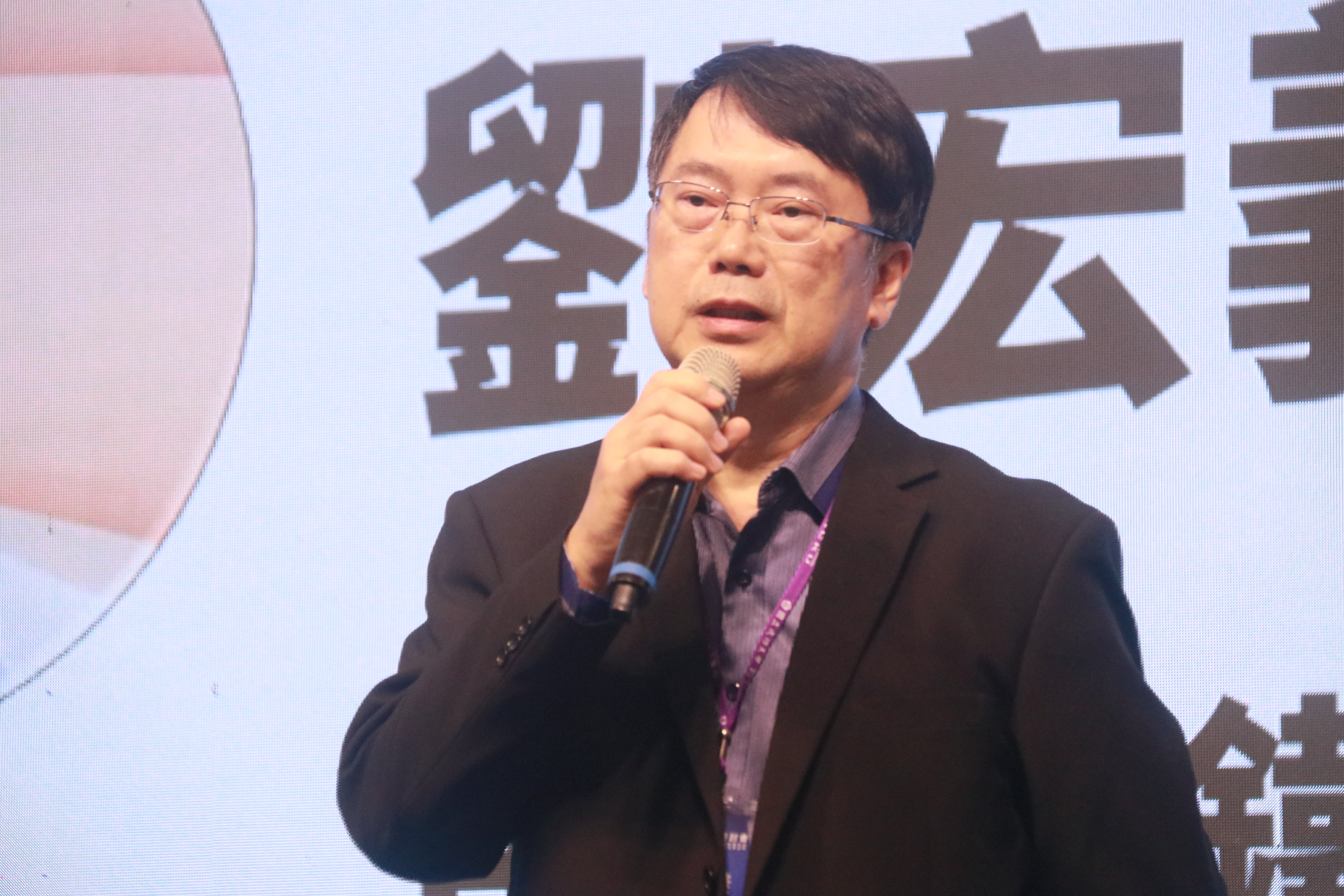 中鋼公司技術部門劉宏義副總經理認為,這 3 年來創造的學術價值,將持續應用在產業上 中鋼公司技術部門劉宏義副總經理認為,這 3 年來創造的學術價值,將持續應用在產業上